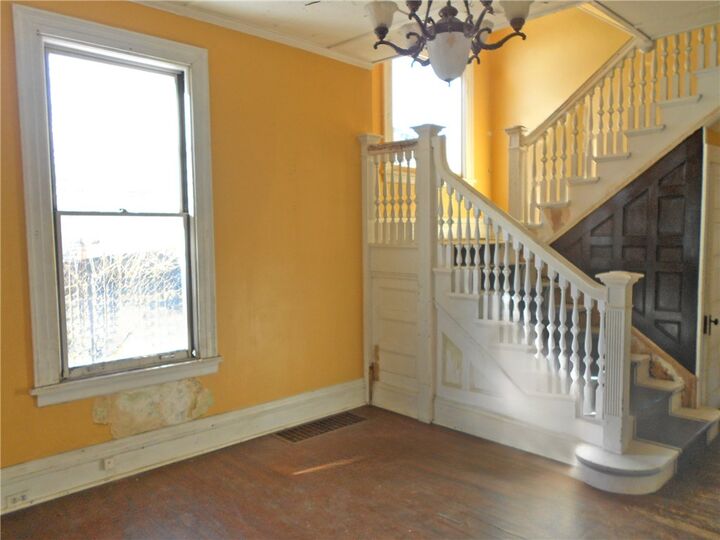 Property Photo:  601 Locust Pl  PA 15143 