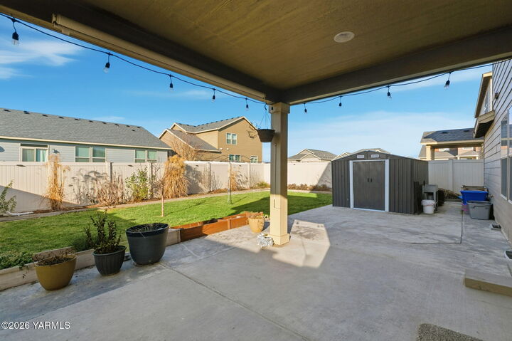 Property Photo:  1717 Liberty Ln  WA 98944 