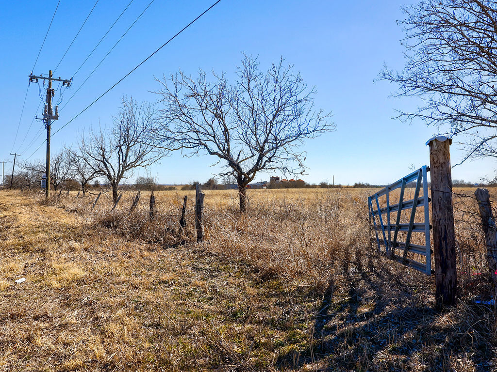 Property Photo:  1015 E Main Street  TX 76579 