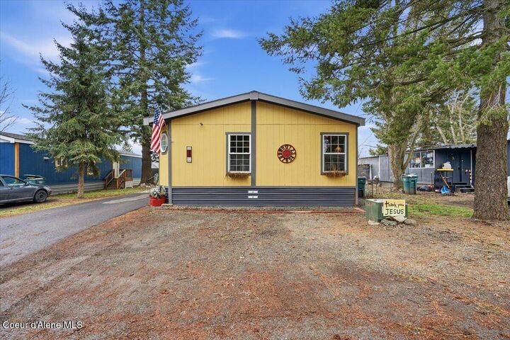 Property Photo:  92 E Walrose Loop  ID 83835 