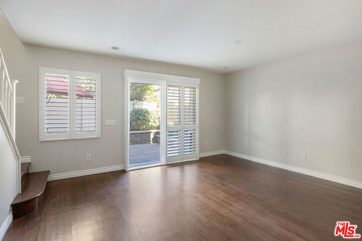 Property Photo:  6840 De Celis Pl  CA 91406 