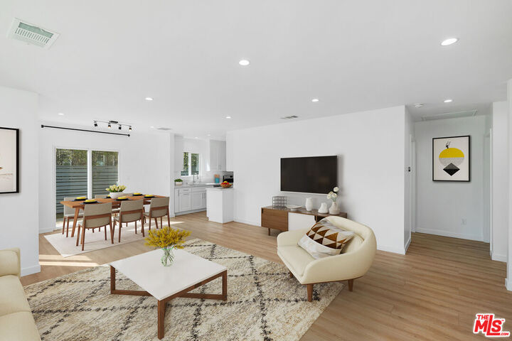 Property Photo:  7823 Kenyon Ave  CA 90045 