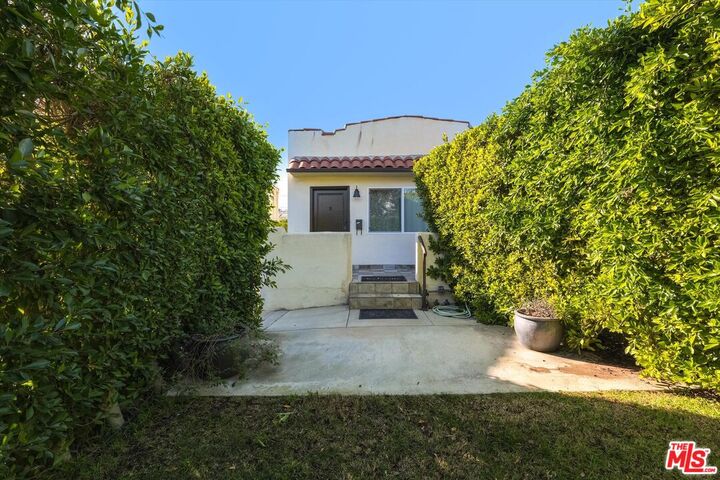 Property Photo:  809 N La Jolla Ave  CA 90046 