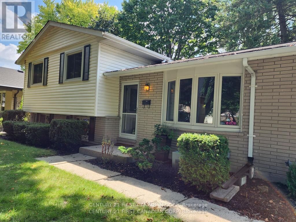 Property Photo: 711 Algoma Avenue Main Level ON N5X 1W4