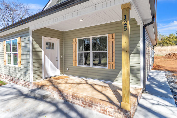 Property Photo:  125 Lindon Street  TN 37307 