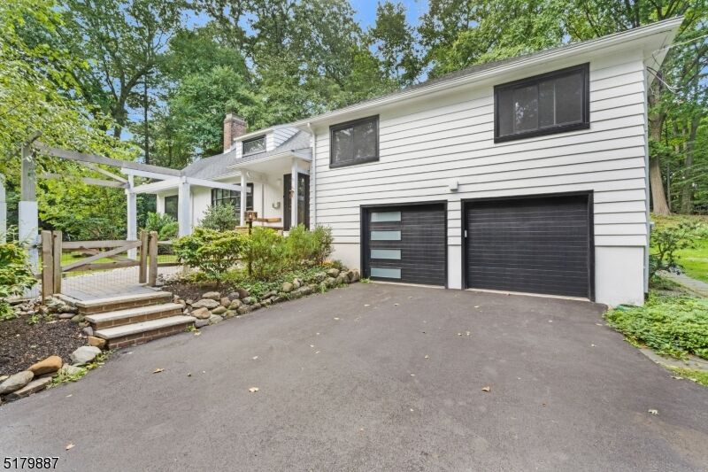 Property Photo:  22 Arrowhead Rd  NJ 07960 