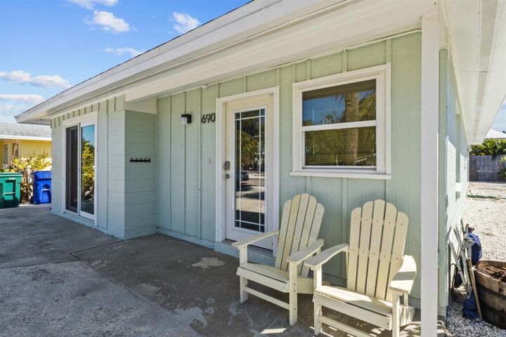 Property Photo: 690 Fox Street FL 34228