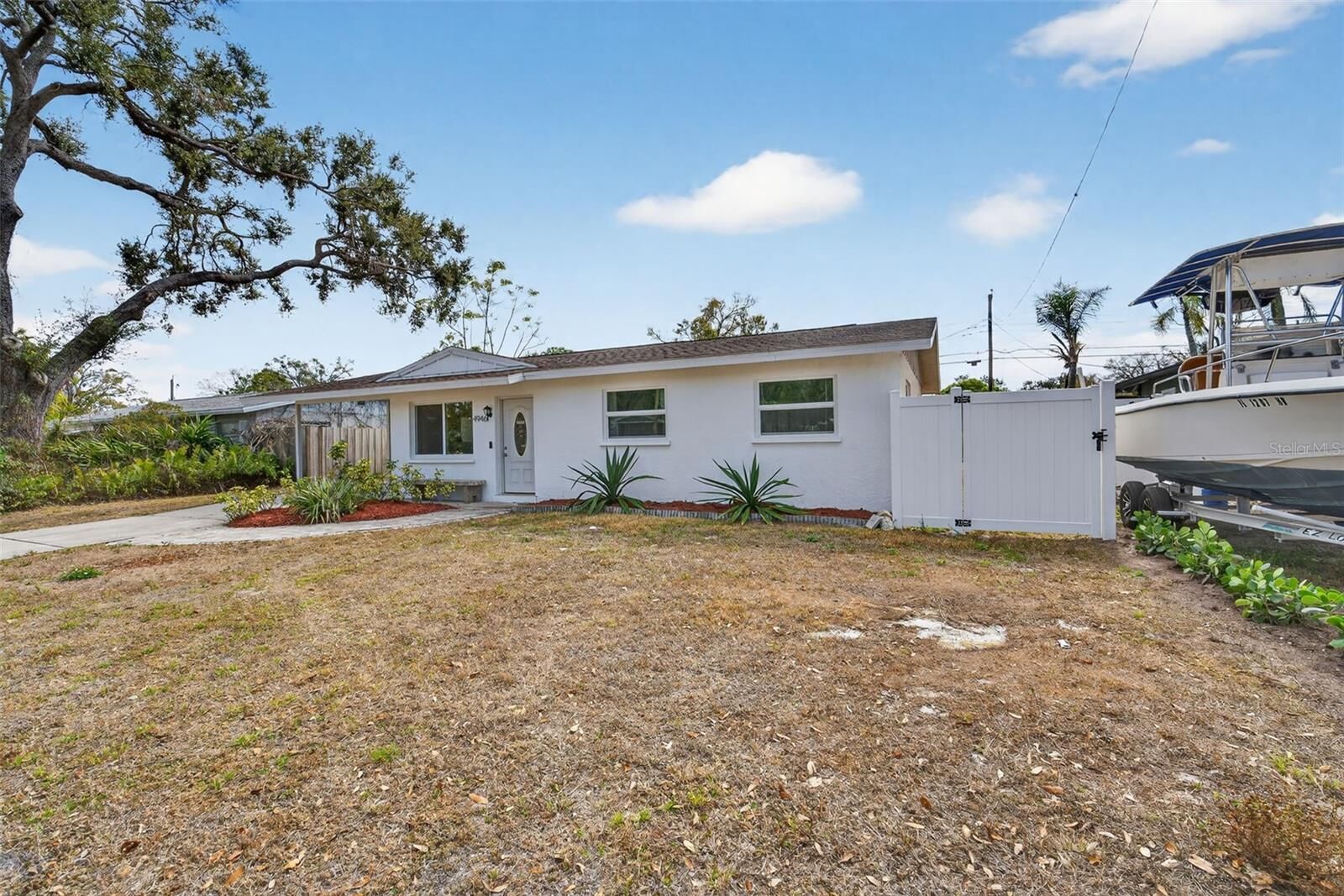 Property Photo:  4946 Brookmeade Drive  FL 34232 