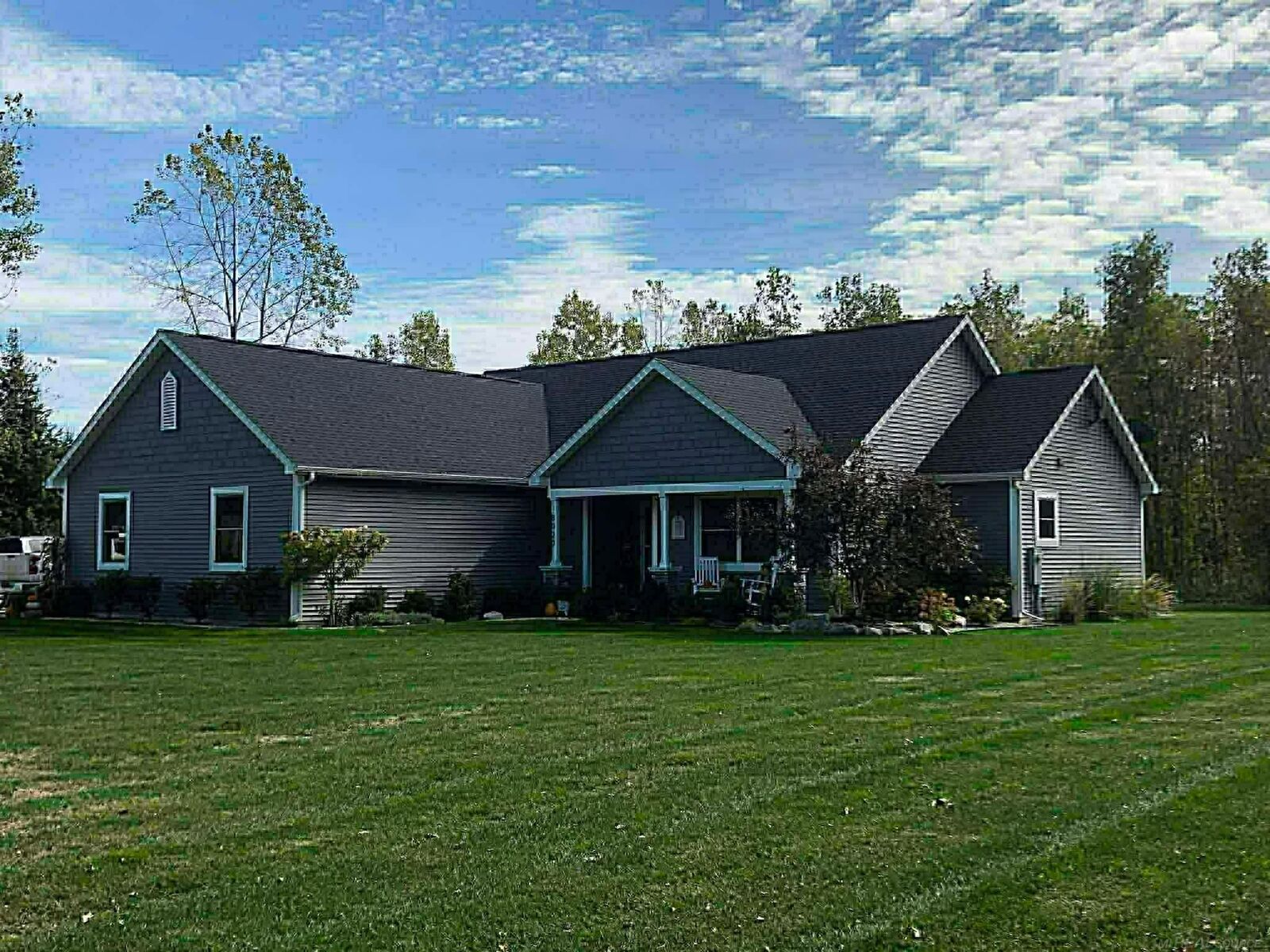Property Photo:  8020 Linden Drive  MI 48003 