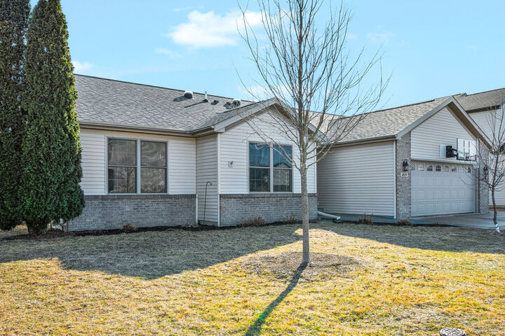 Property Photo:  1829 Derek Drive  IL 61761 