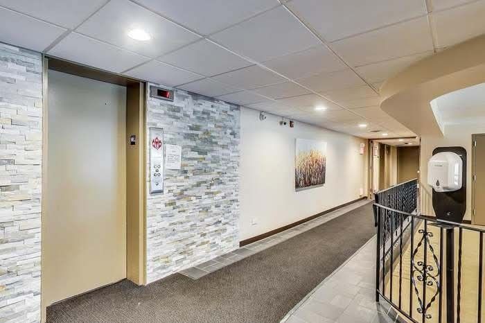 Property Photo:  2500 Windsor Mall 2D  IL 60068 