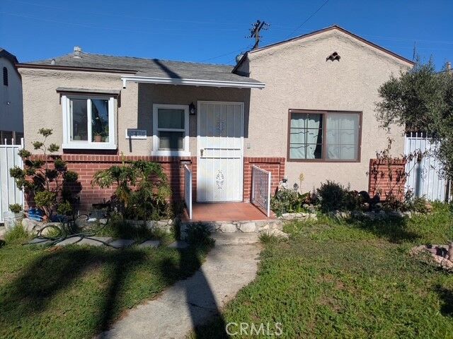 Property Photo:  543 W Olive  CA 90301 
