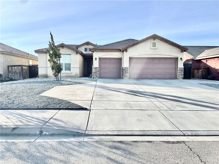 Property Photo:  13953 Tawney Ridge Ln  CA 92394 