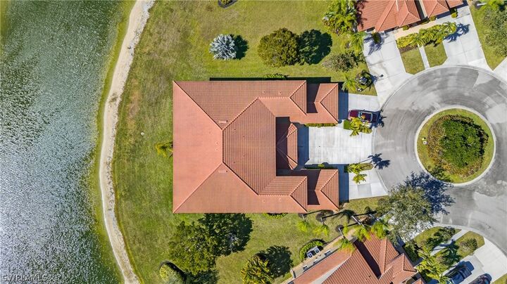 Property Photo: 2670 Creek Lane 102 FL 34119