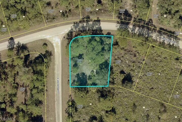 Property Photo: 1028 Anderson Street FL 33974