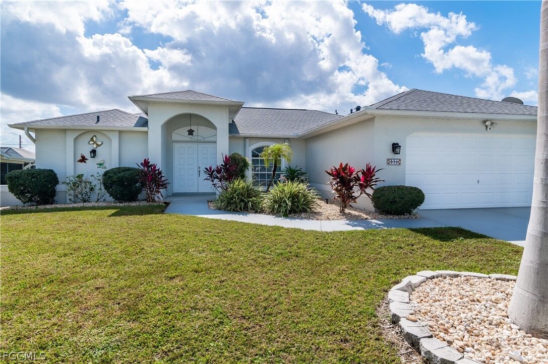 Property Photo:  310 SE 47th Street  FL 33904 