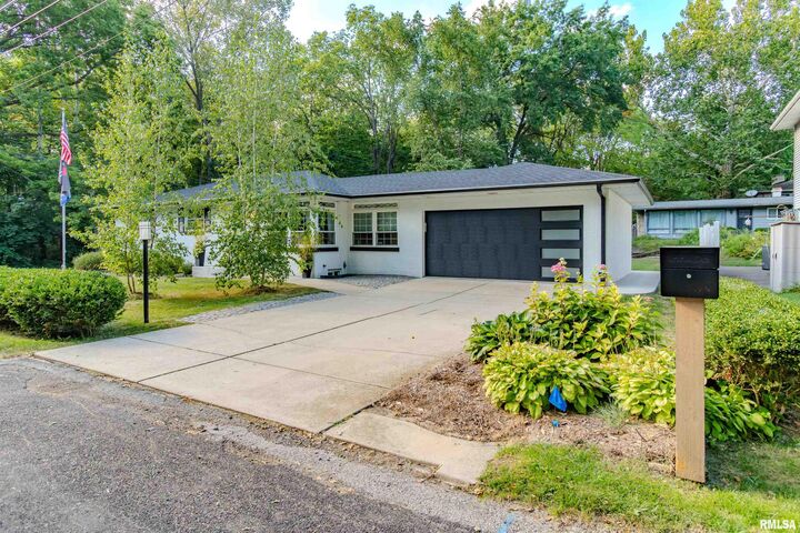 Property Photo:  303 E Lyndale Road  IL 61614 