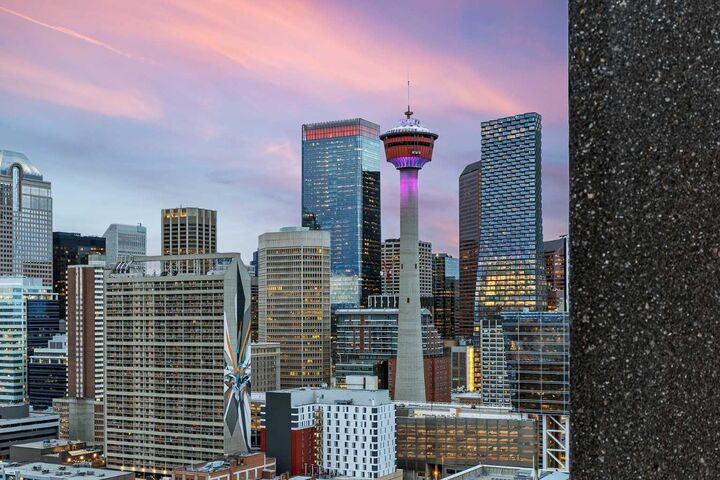 Property Photo: 211 13 Avenue SE 2202 AB T2G 1E1