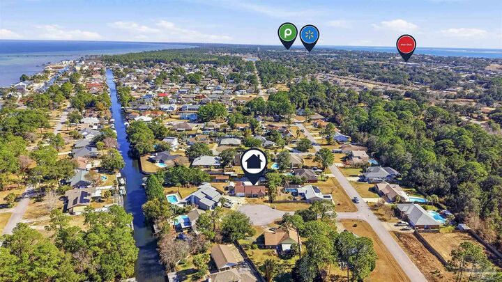 Property Photo:  1602 Bataan Ln  FL 32563 