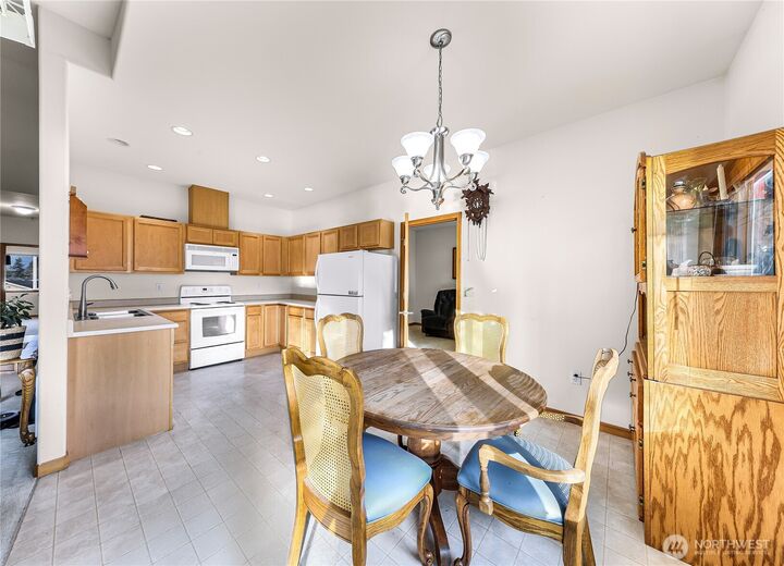 Property Photo:  1305  Boon Street 213  WA 98295 