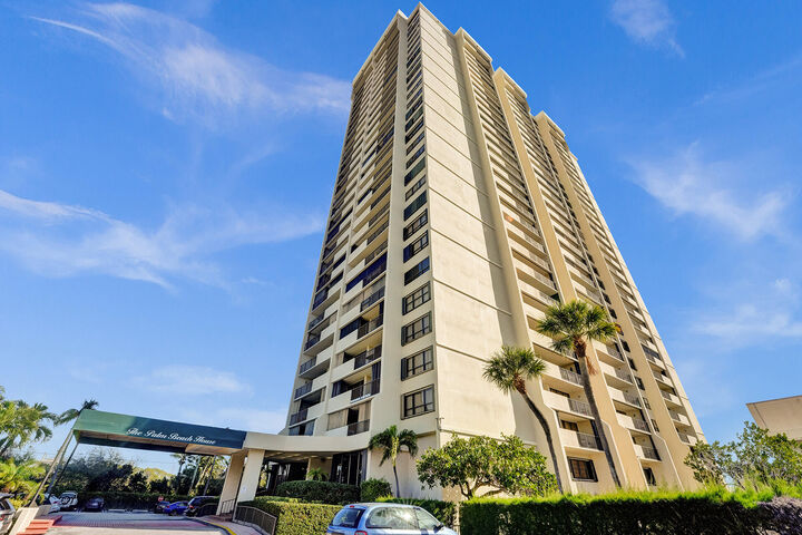 Property Photo:  5600 N Flagler Drive 805  FL 33407 