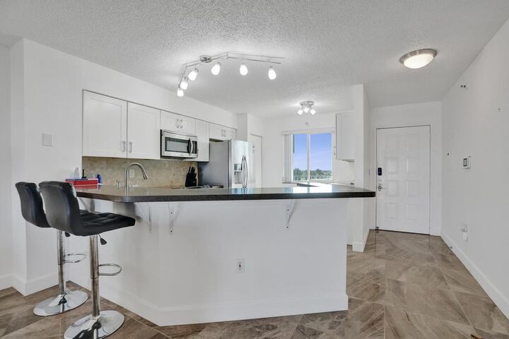 Property Photo: 2334 S Cypress Bend Drive 907 FL 33069