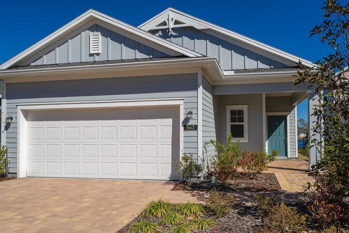 Property Photo:  562 Lake Sinclair St  FL 32084 