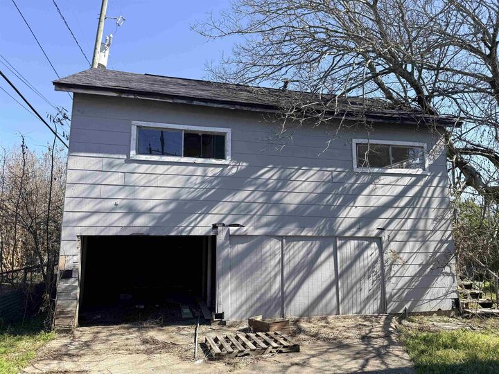 Property Photo: 2985 Avenue A TX 77701