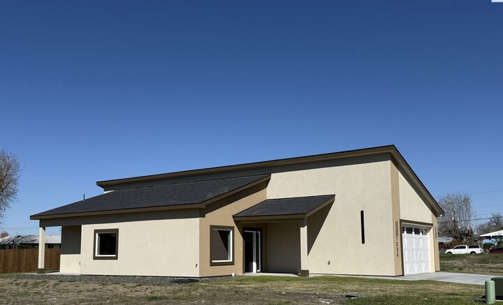 Property Photo: 1004 N 26th Ave WA 99301