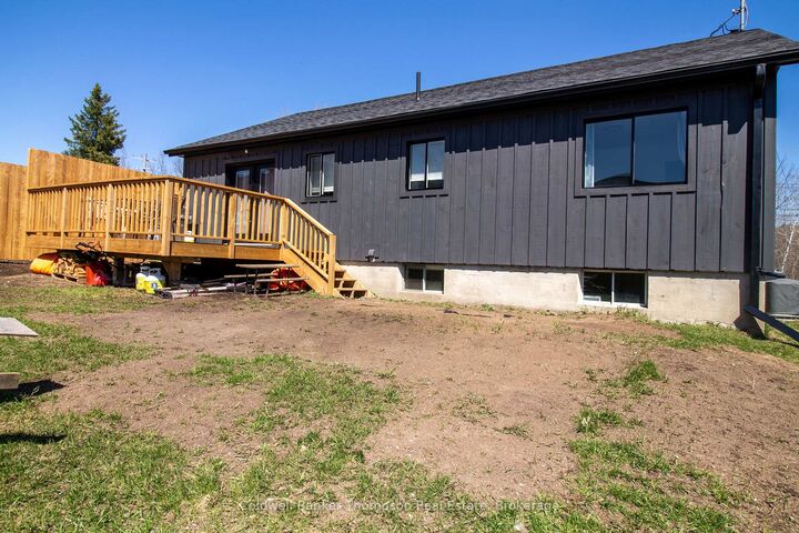 Property Photo:  6 Kitchen Road S  ON P1H 1Y1 