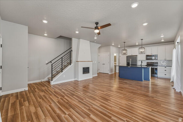 Property Photo:  246 S Meadowbrook Ct  UT 84045 