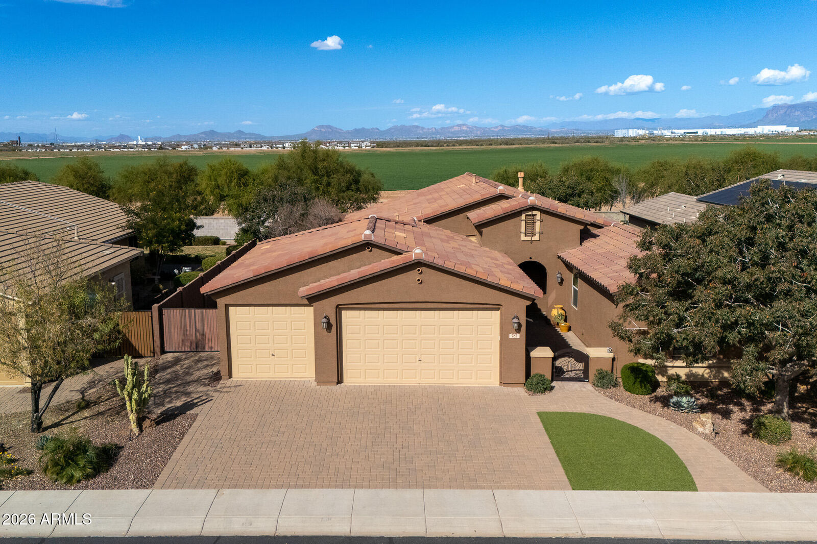 Property Photo: 782 W Honey Locust Avenue AZ 85140