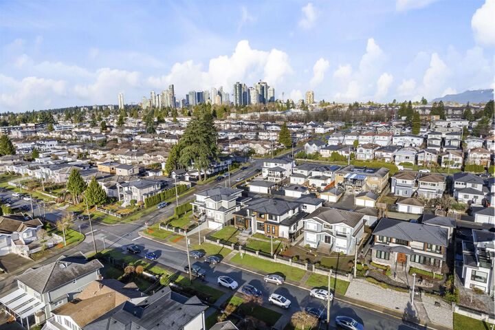 5619 Portland Street — photo 1