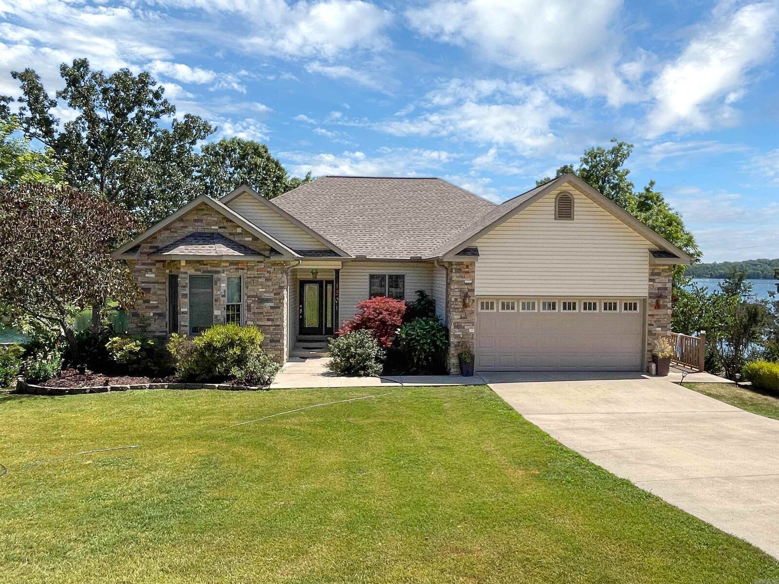 Property Photo: 1501 E Emerald Cove Drive AR 72512