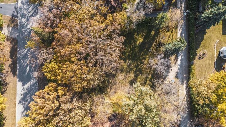 Property Photo:  2082 Burton Avenue  MB R2E 0J8 