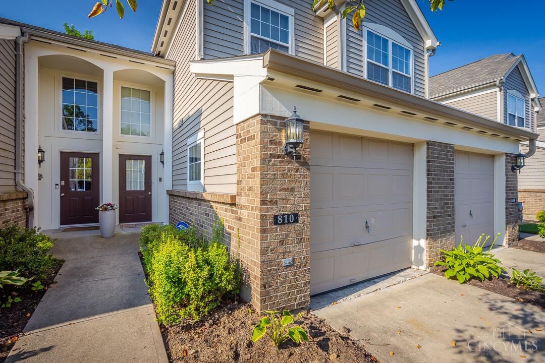 Property Photo: 810 Southmeadow Circle OH 45231