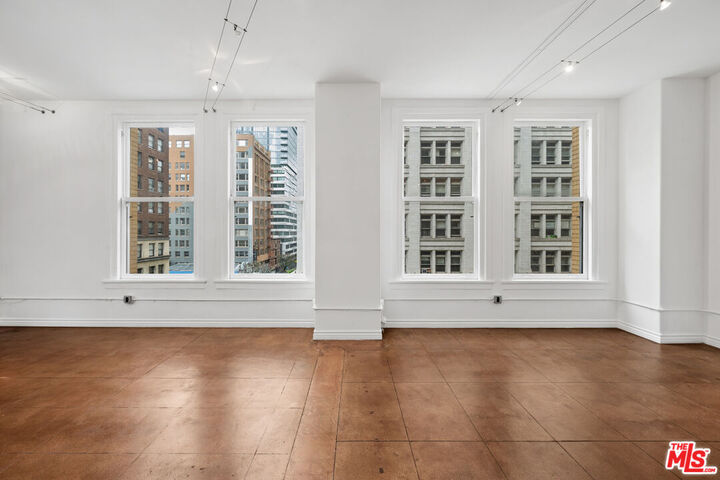 Property Photo:  215 W 7th St  CA 90014 