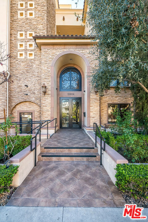 Property Photo: 12026 Hoffman St CA 91604