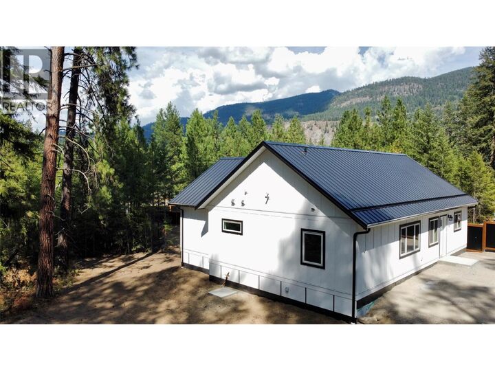 Property Photo: 160 3rd Avenue BC V0H 1E0