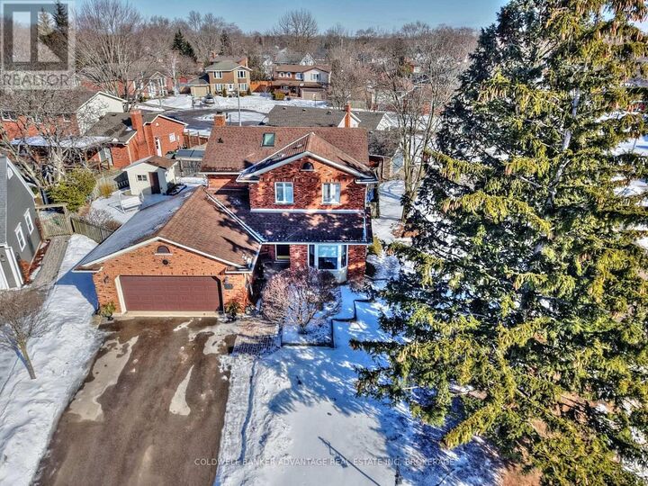 Property Photo:  28 Dixon Crescent  ON L3C 6P4 