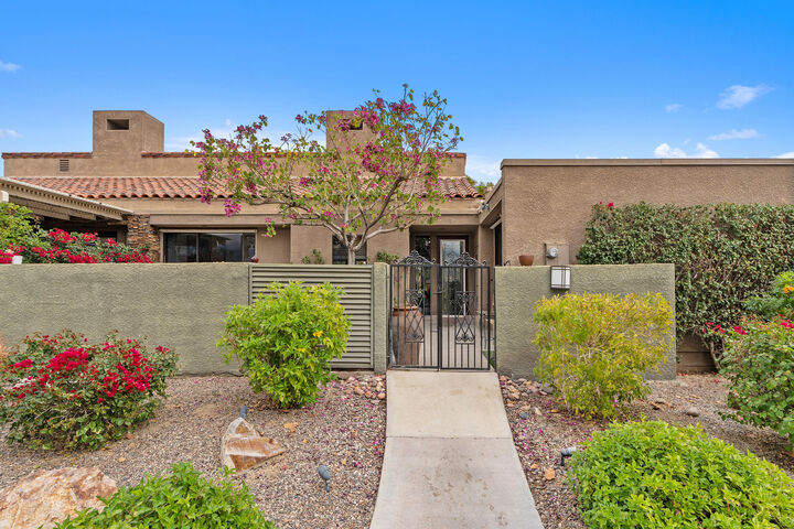 Property Photo:  525 Desert W Drive  CA 92270 
