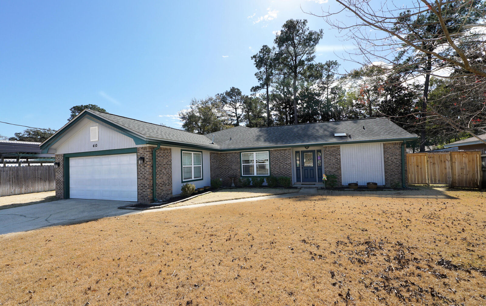 Property Photo:  410 Green Oak Lane  FL 32578 