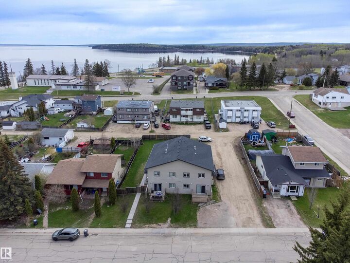 Property Photo: 914 9 Street AB T9M 1H8