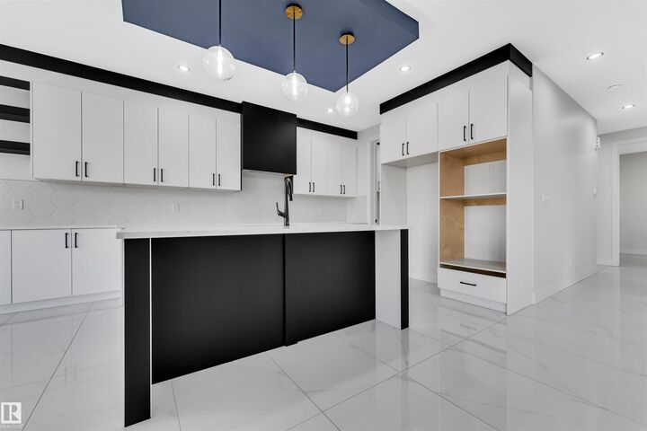 Property Photo:  22815 80 Avenue NW  AB T5T 7X8 