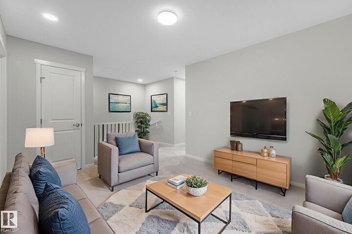 Property Photo:  1024 14 Avenue NW  AB T6T 2W8 