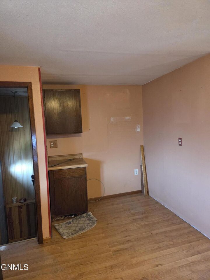 Property Photo:  408 South Avenue E  ND 58631 