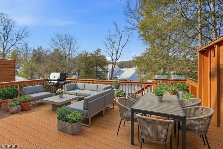 Property Photo:  36 Bridle Way  NJ 07871 