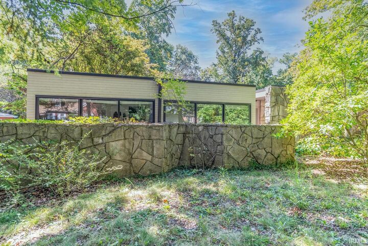 Property Photo:  2210 E Woodstock Place  IN 47401 