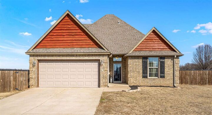 Property Photo:  220 Glover Cir  OK 73538 