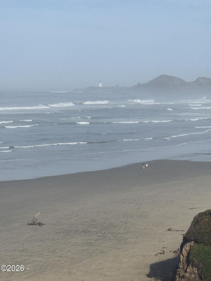 Property Photo:  629 NW Alpine Street  OR 97365 